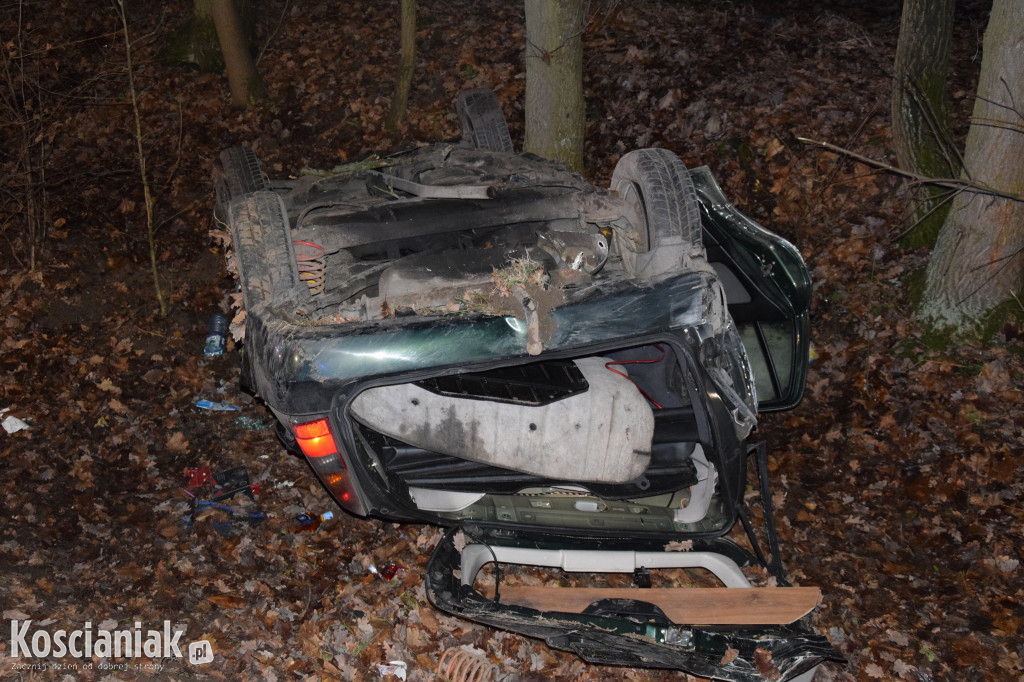 Śmiertelny wypadek. Sprawca i pasażer uciekli