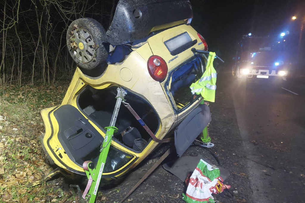 Jechała za szybko i dachowała