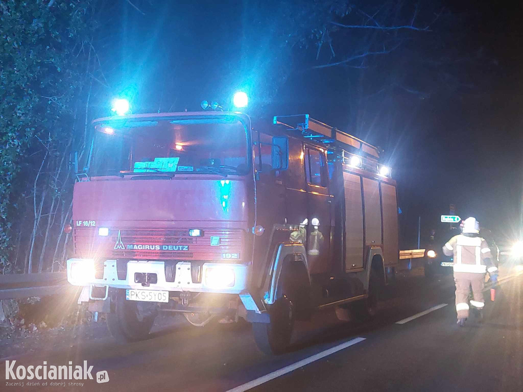 Jechała za szybko i dachowała