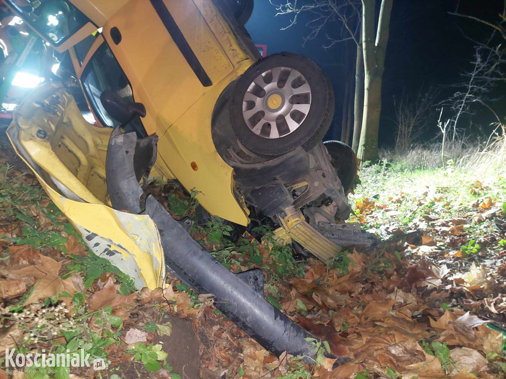 Jechała za szybko i dachowała