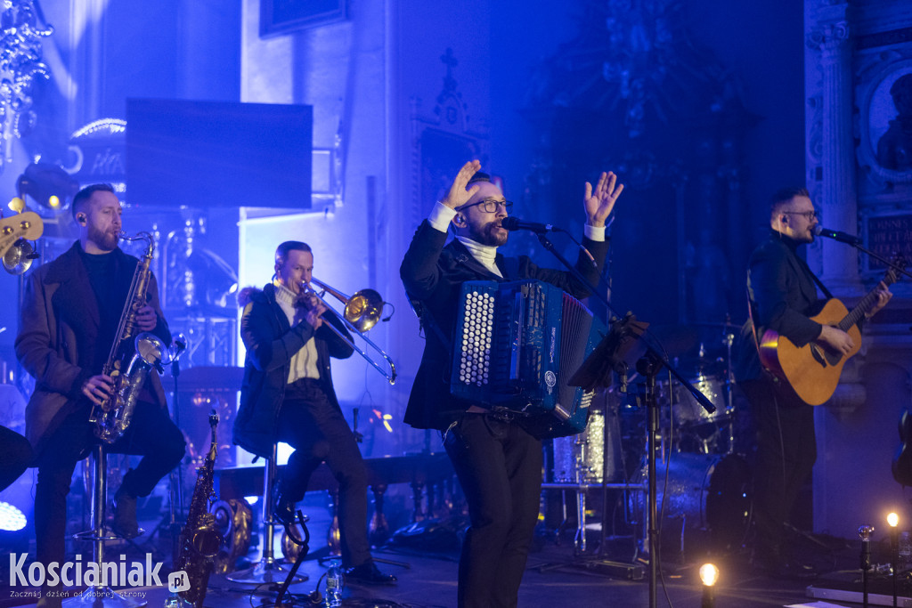 Koncert Enej w farze