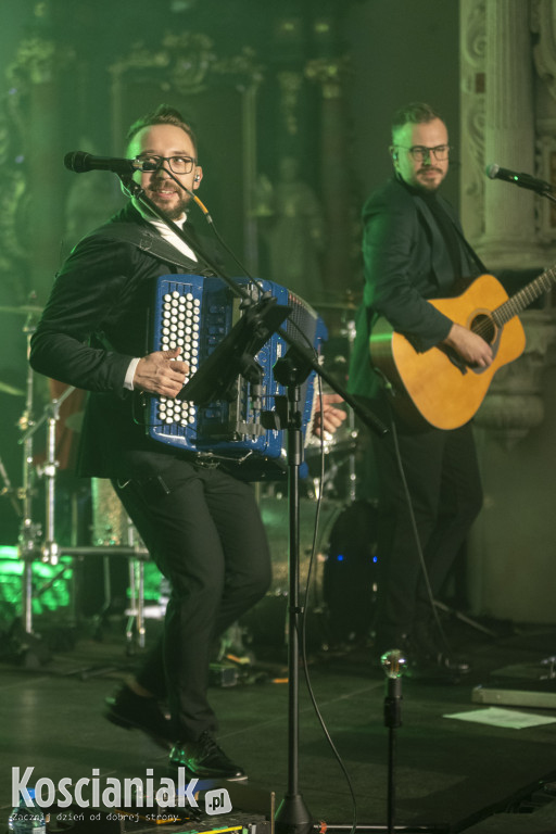 Koncert Enej w farze