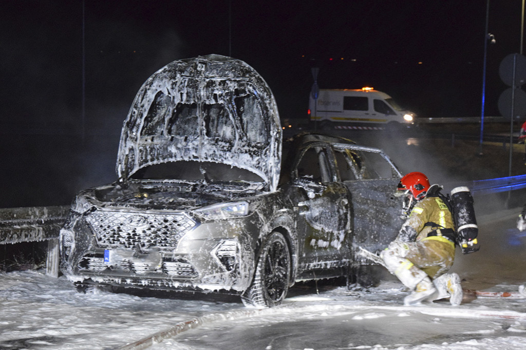 Pożar samochodu w okolicy zjazdu Kościan Północ