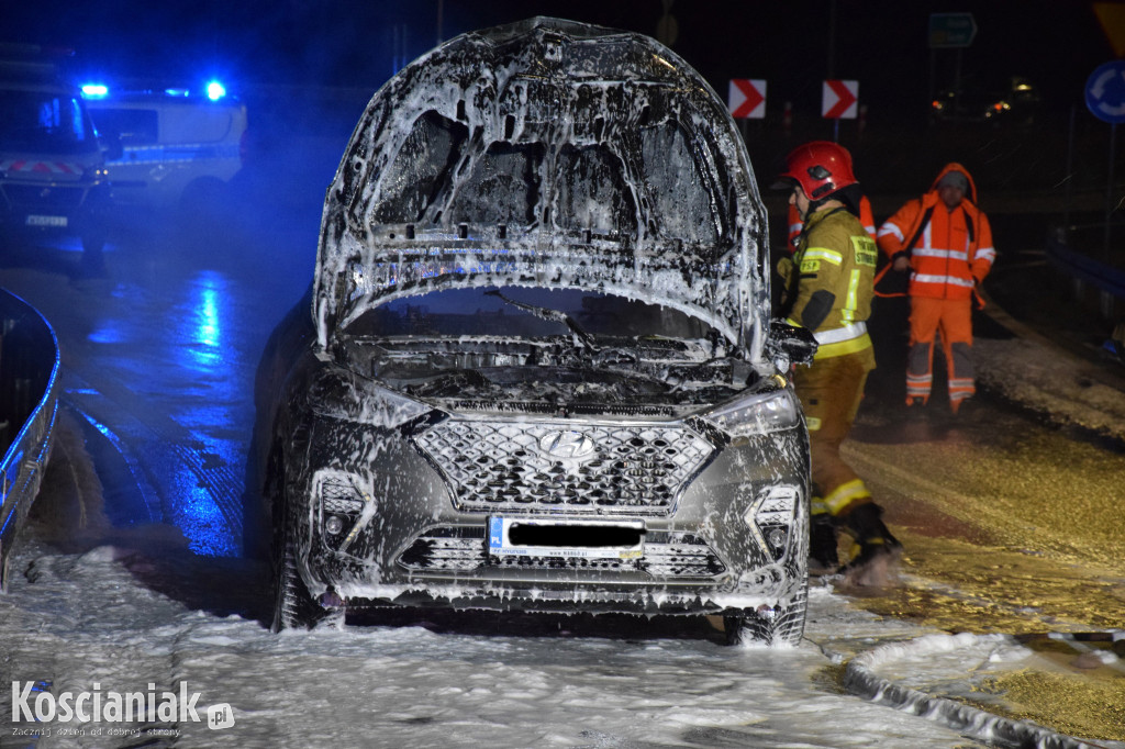 Pożar samochodu w okolicy zjazdu Kościan Północ