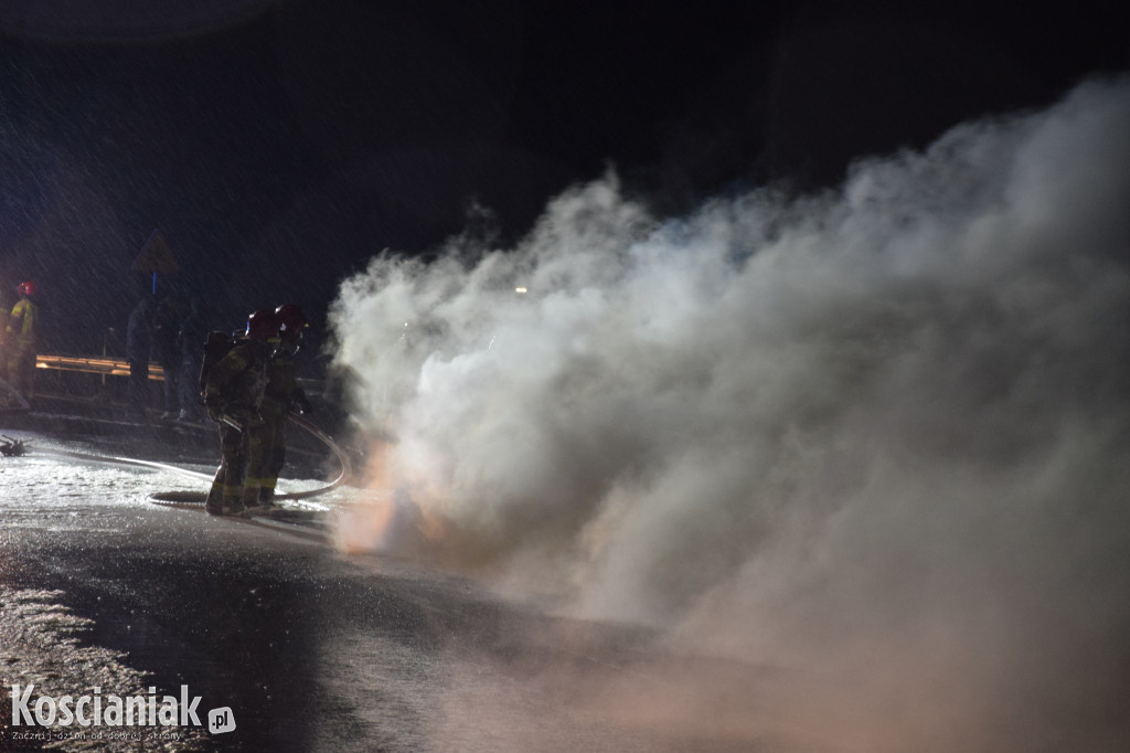 Pożar samochodu w okolicy zjazdu Kościan Północ