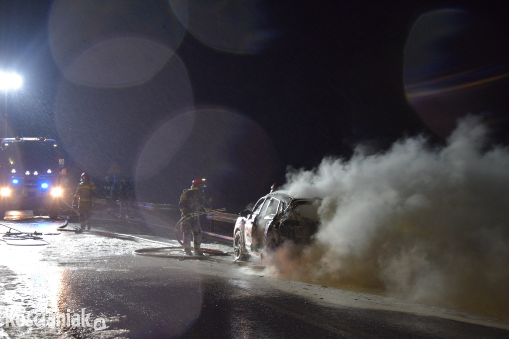 Pożar samochodu w okolicy zjazdu Kościan Północ
