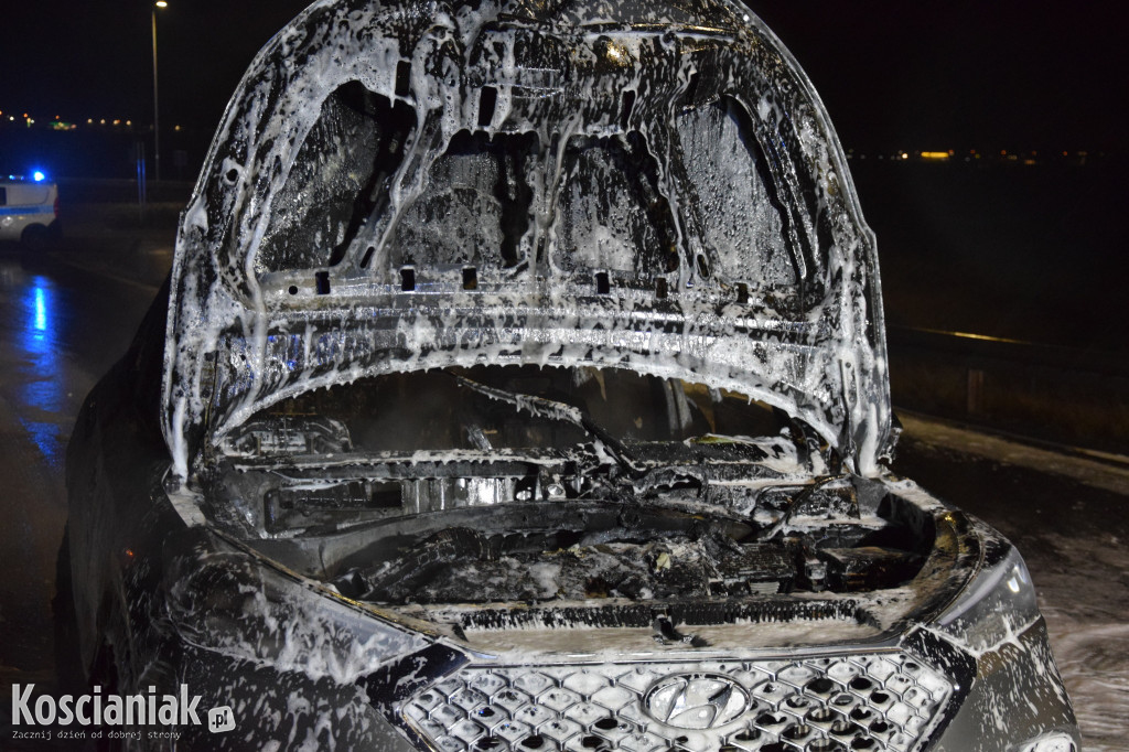 Pożar samochodu w okolicy zjazdu Kościan Północ