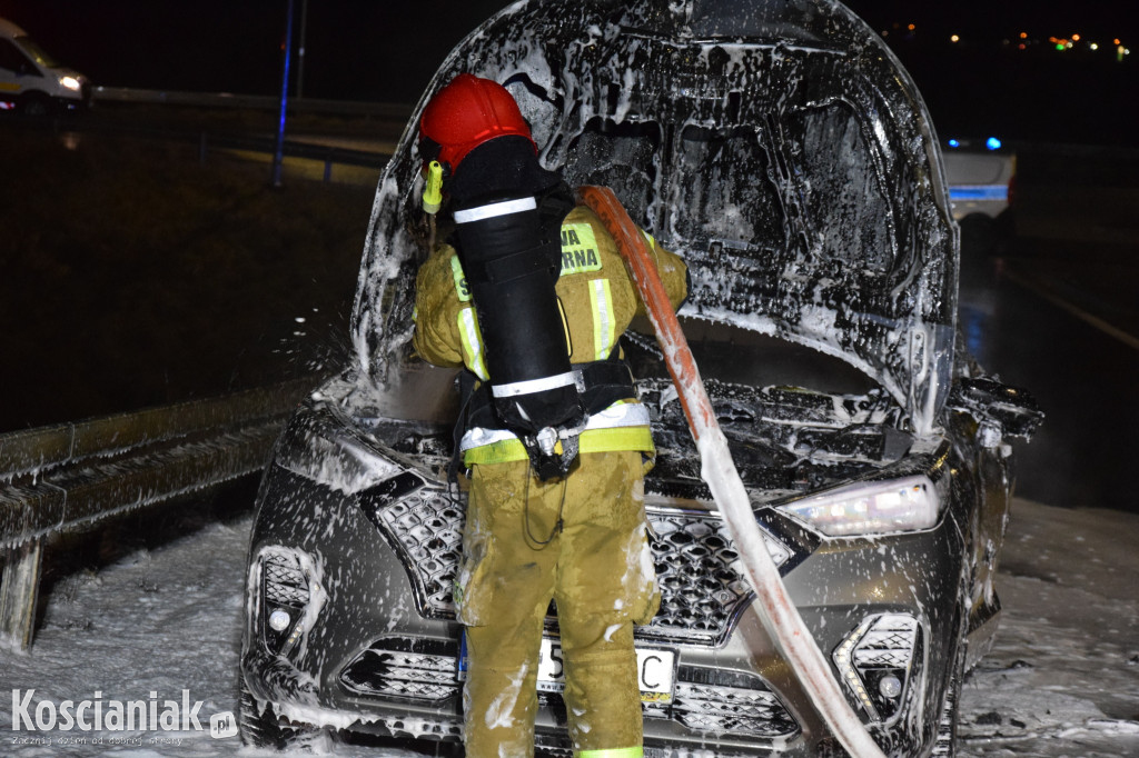 Pożar samochodu w okolicy zjazdu Kościan Północ