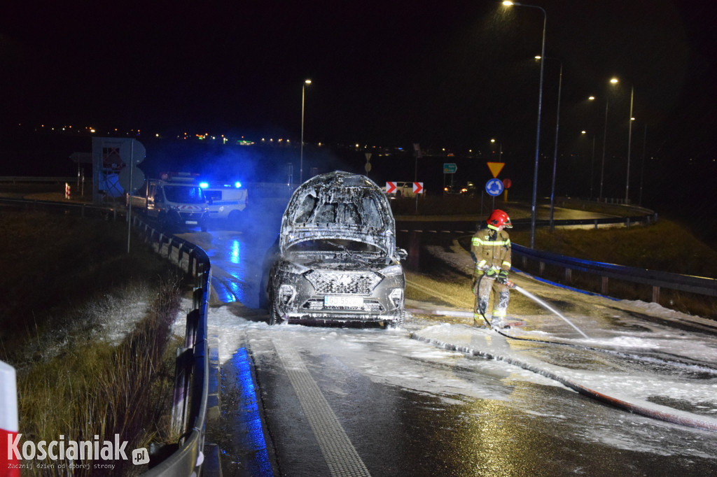 Pożar samochodu w okolicy zjazdu Kościan Północ