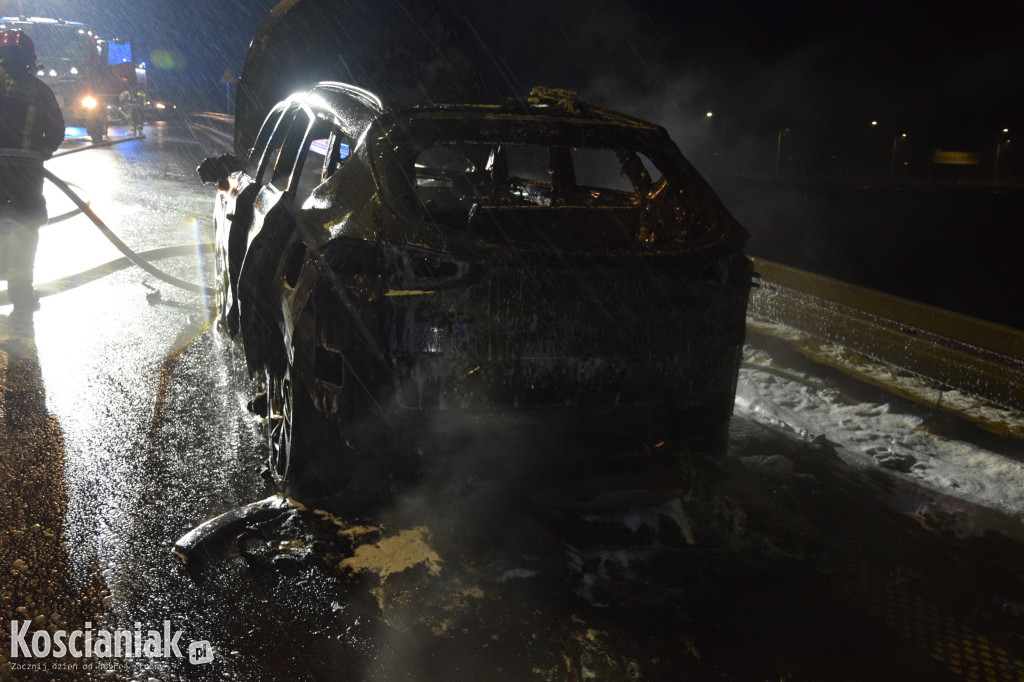 Pożar samochodu w okolicy zjazdu Kościan Północ