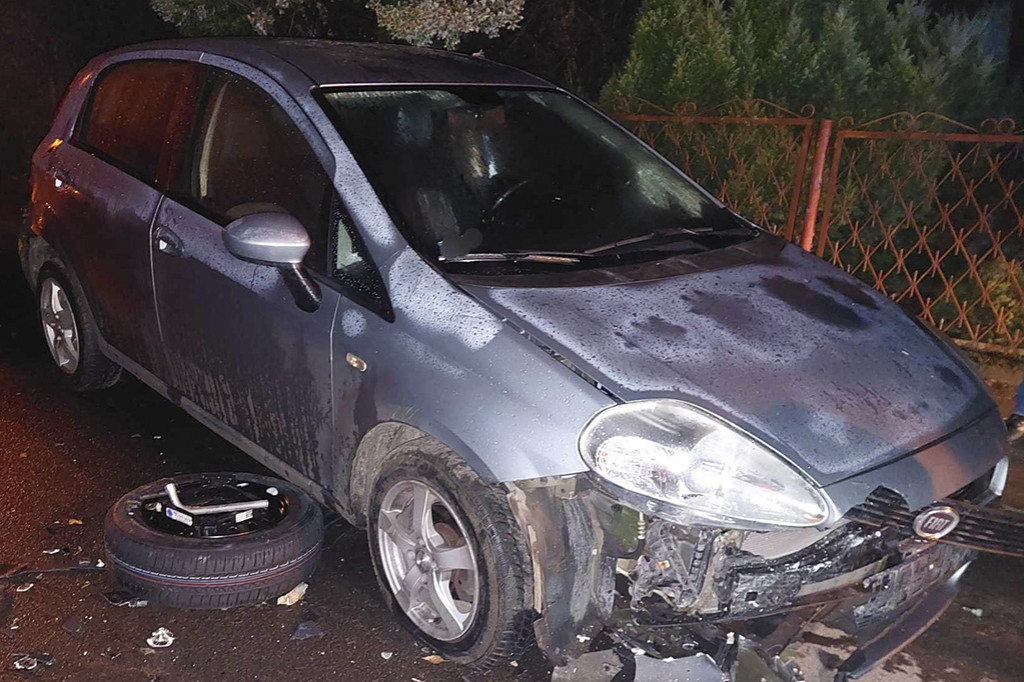 Wjechał w dwa samochody. Miał pół promila