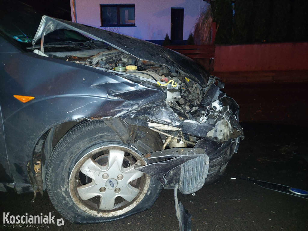 Wjechał w dwa samochody. Miał pół promila