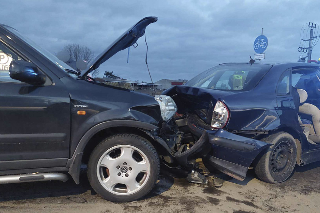 Uderzył w tył pojazdu