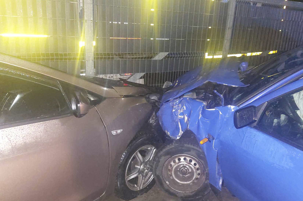 Uszkodził 4 auta i płot