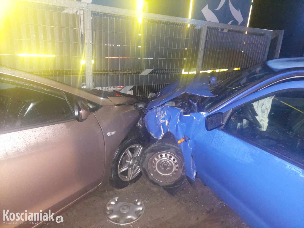 Uszkodził 4 auta i płot