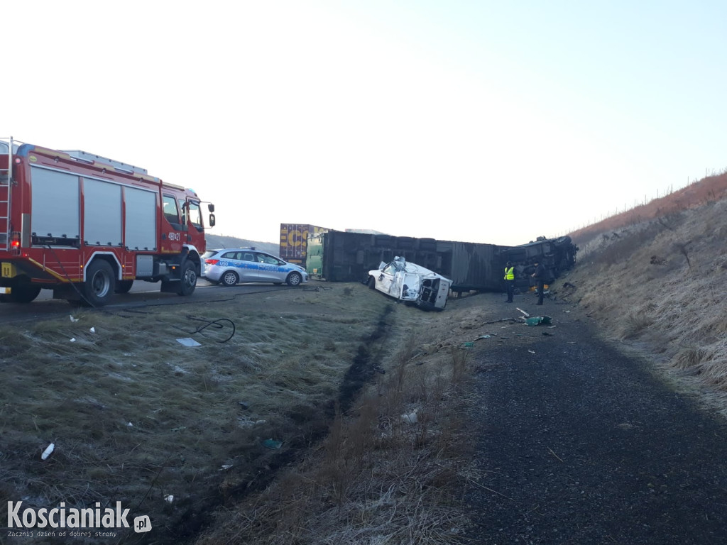 Dwie ciężarówki i bus zderzyły się na S5