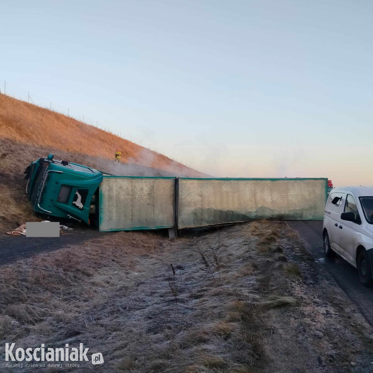 Dwie ciężarówki i bus zderzyły się na S5