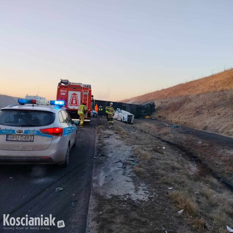 Dwie ciężarówki i bus zderzyły się na S5