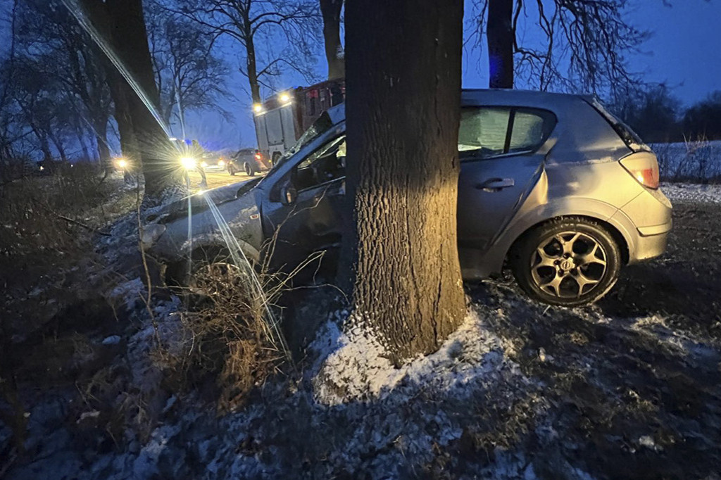 Dwa zdarzenia drogowe w gminie Śmigiel