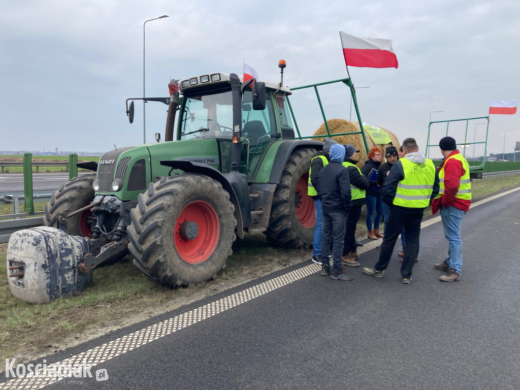 Rolnicy blokują wjazd na węzeł Kościan Północ