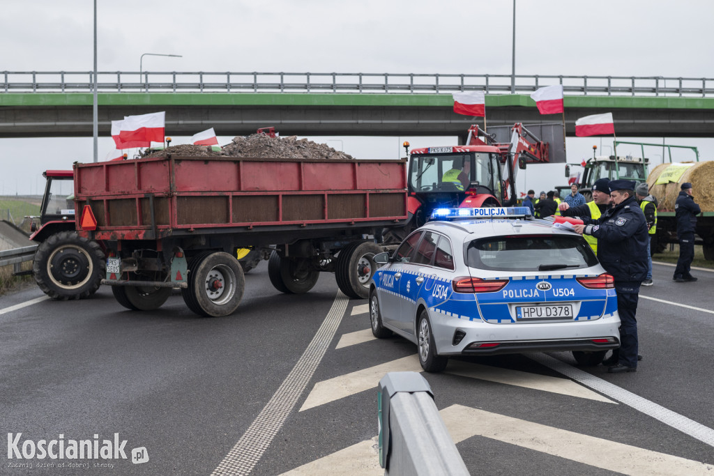 Rolnicy blokują wjazd na węzeł Kościan Północ