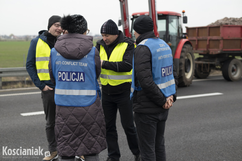Rolnicy blokują wjazd na węzeł Kościan Północ
