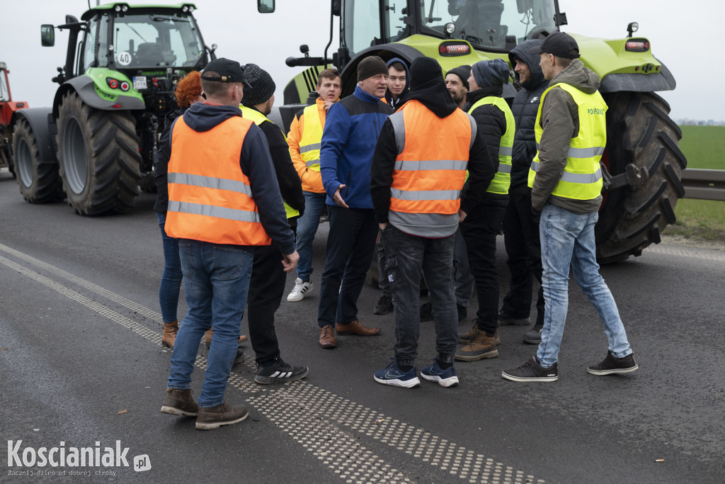 Rolnicy blokują wjazd na węzeł Kościan Północ