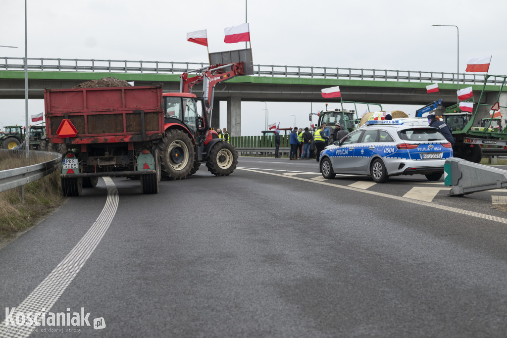 Rolnicy blokują wjazd na węzeł Kościan Północ