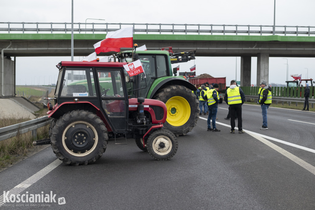 Rolnicy blokują wjazd na węzeł Kościan Północ