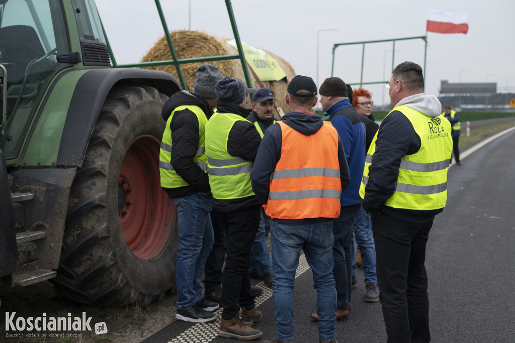 Rolnicy blokują wjazd na węzeł Kościan Północ