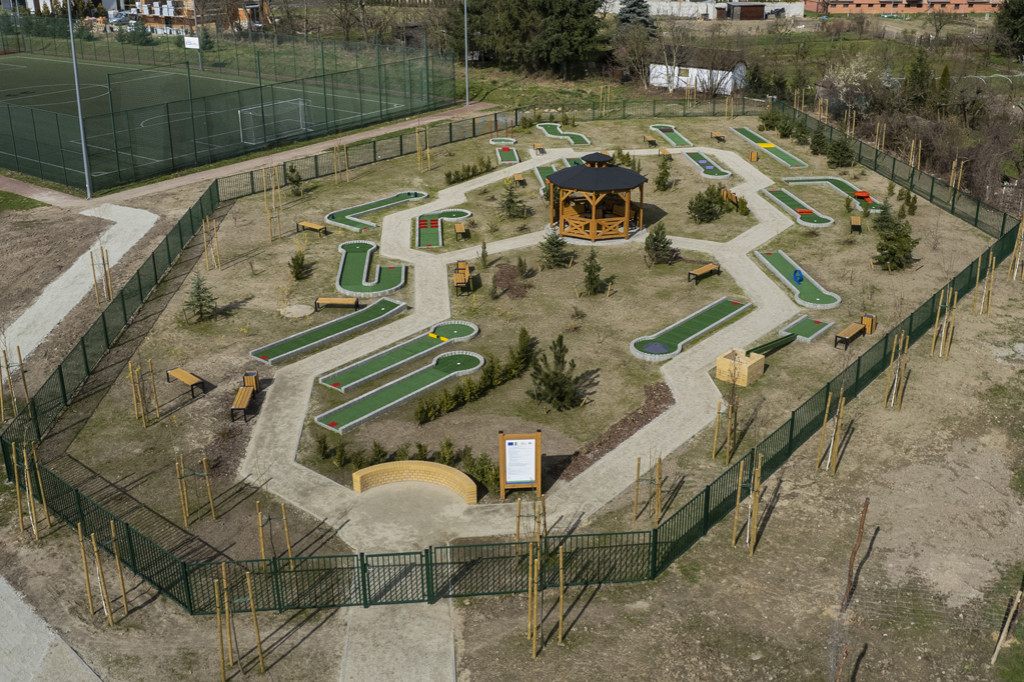 W Borowie otwarto pole do gry w minigolfa