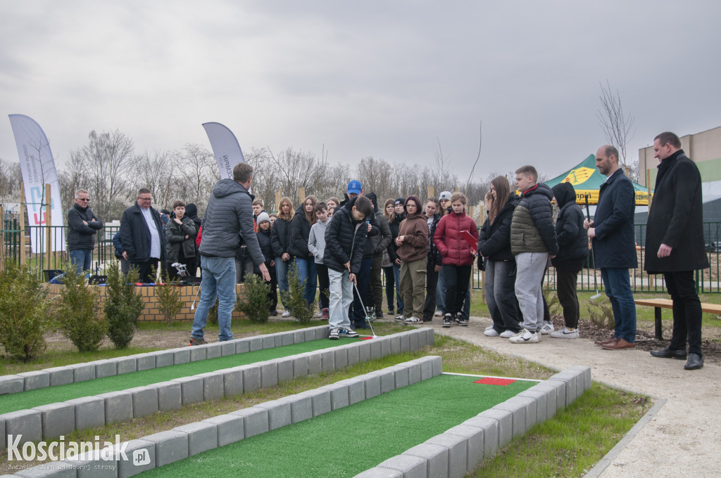 W Borowie otwarto pole do gry w minigolfa