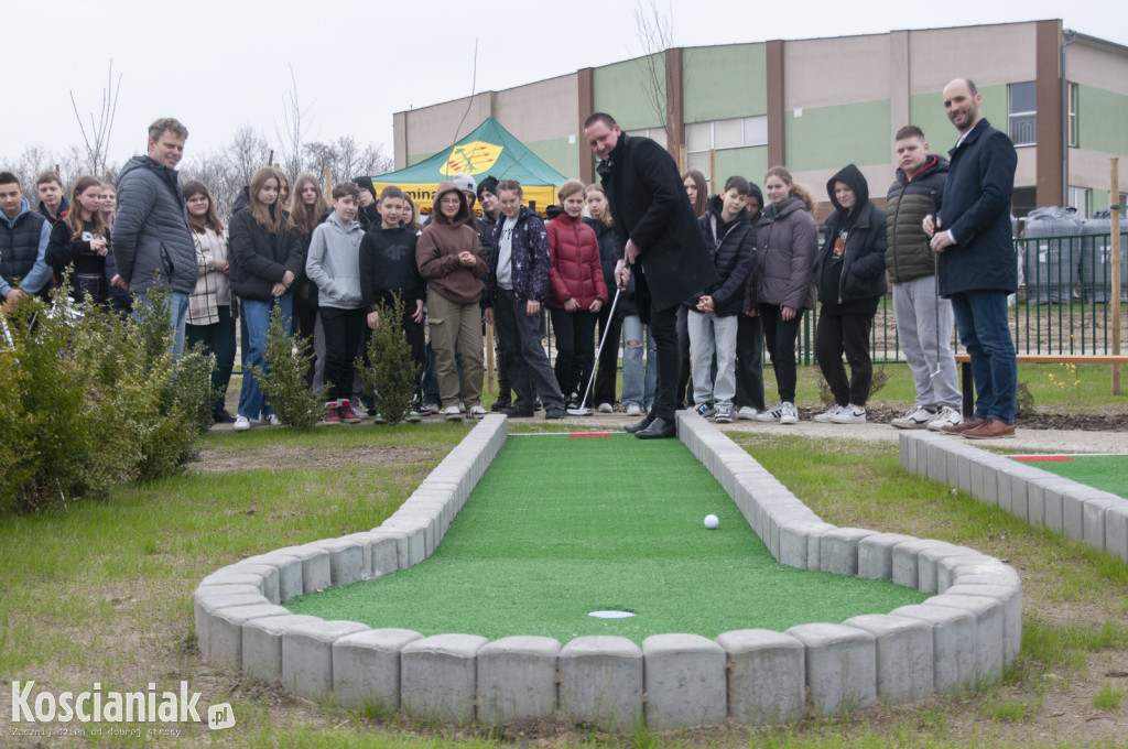 W Borowie otwarto pole do gry w minigolfa