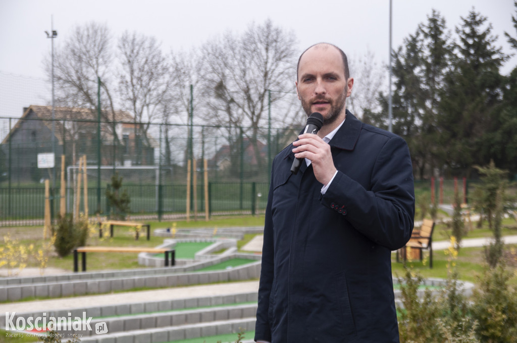W Borowie otwarto pole do gry w minigolfa