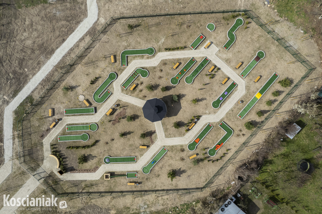 W Borowie otwarto pole do gry w minigolfa
