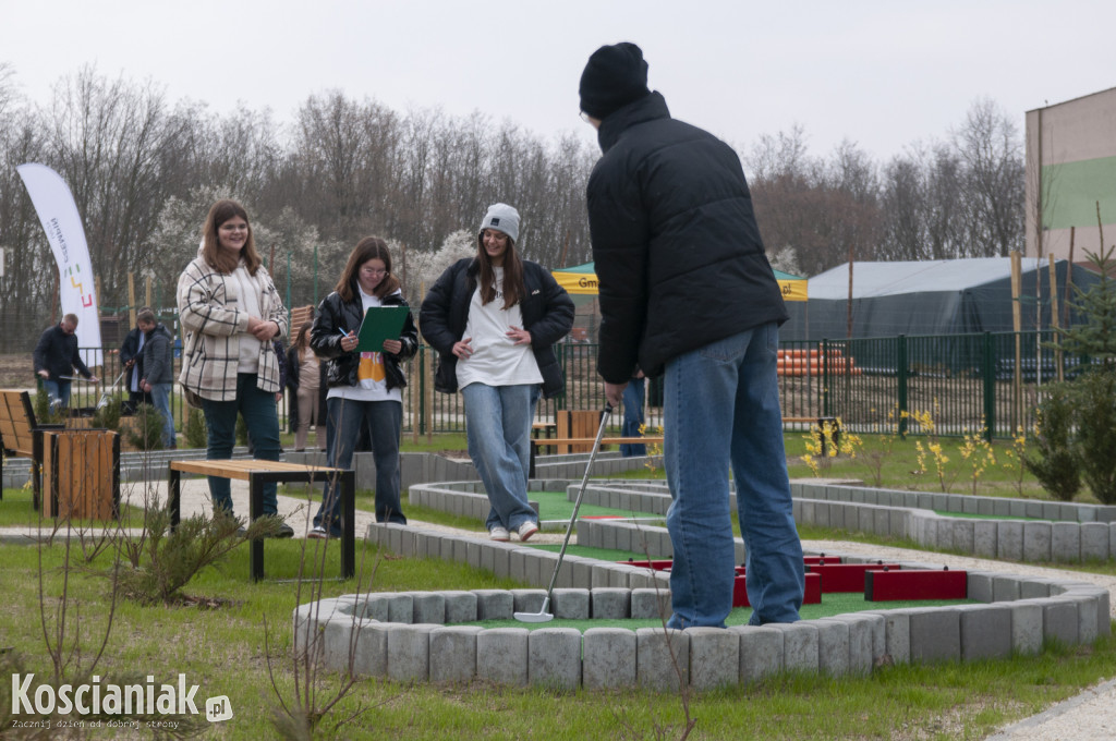 W Borowie otwarto pole do gry w minigolfa