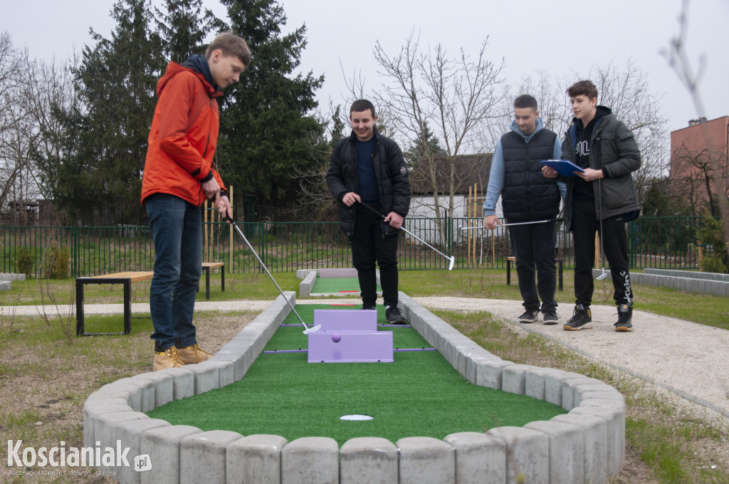 W Borowie otwarto pole do gry w minigolfa