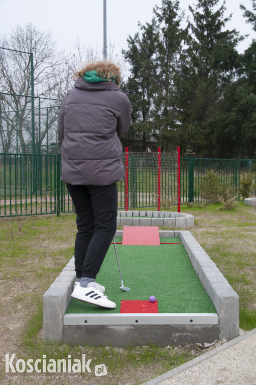 W Borowie otwarto pole do gry w minigolfa