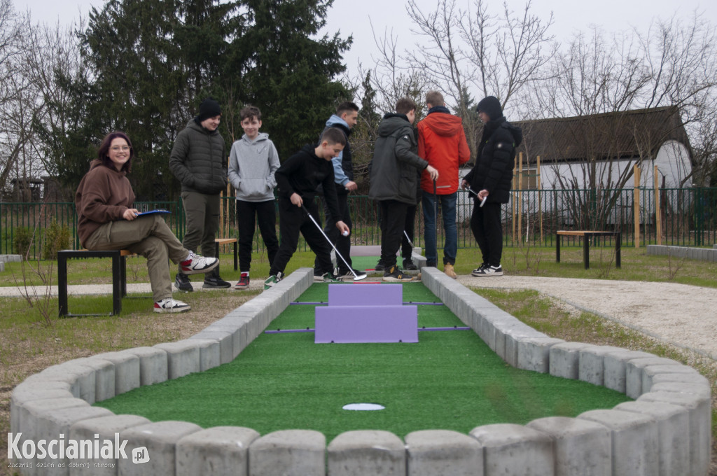 W Borowie otwarto pole do gry w minigolfa