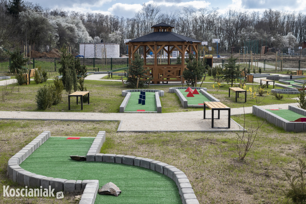 W Borowie otwarto pole do gry w minigolfa