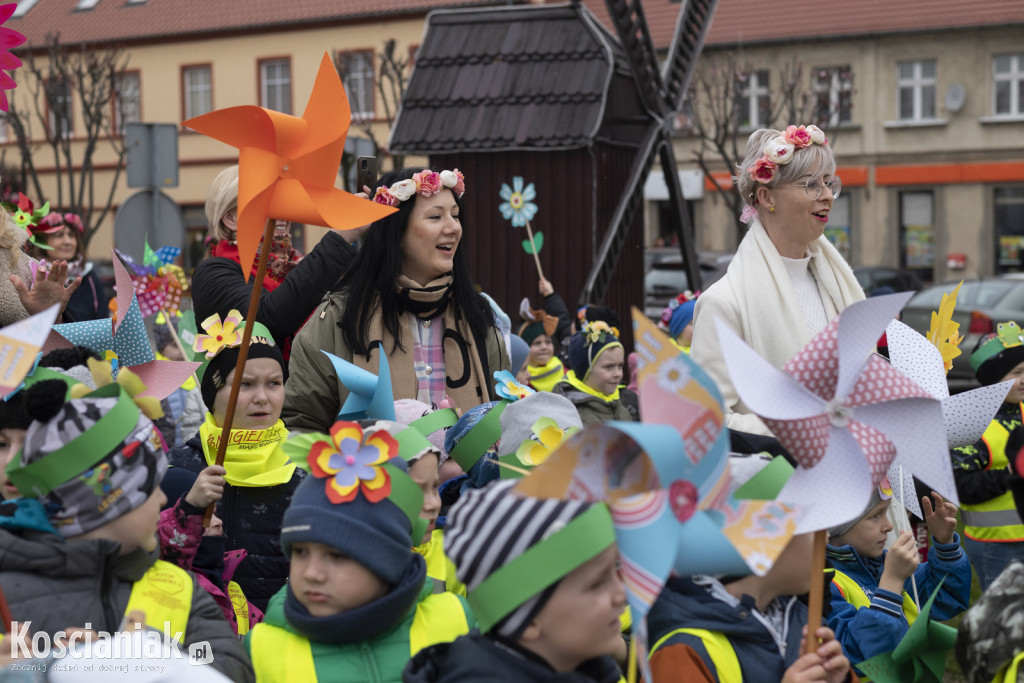 Przedszkolaki w Śmiglu powitały wiosnę