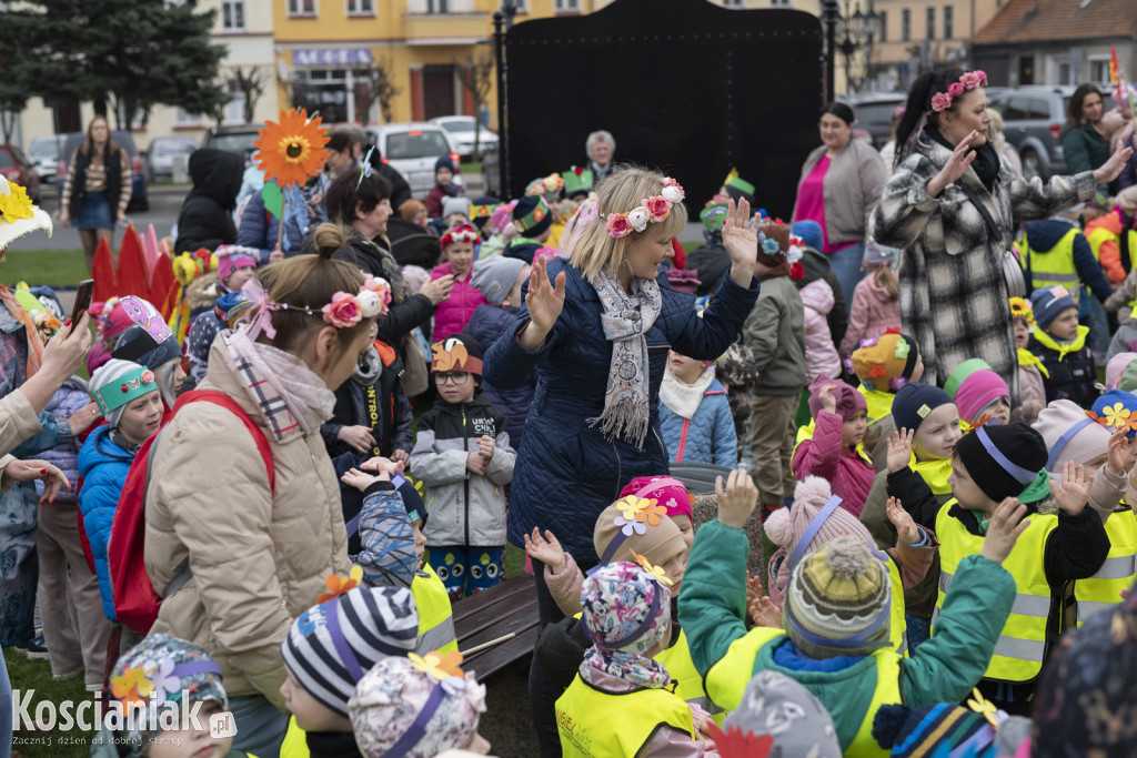 Przedszkolaki w Śmiglu powitały wiosnę