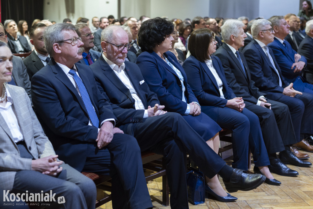 Uroczysta sesja z okazji 25-lecia powiatu