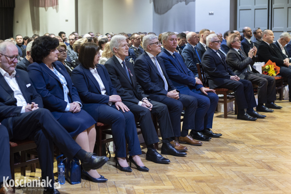 Uroczysta sesja z okazji 25-lecia powiatu