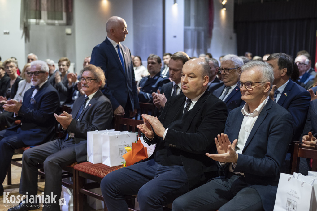 Uroczysta sesja z okazji 25-lecia powiatu