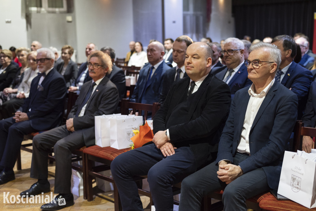 Uroczysta sesja z okazji 25-lecia powiatu
