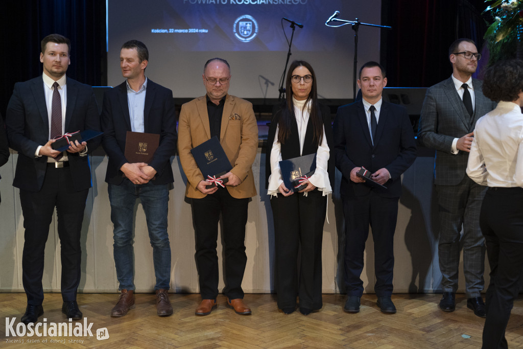 Uroczysta sesja z okazji 25-lecia powiatu