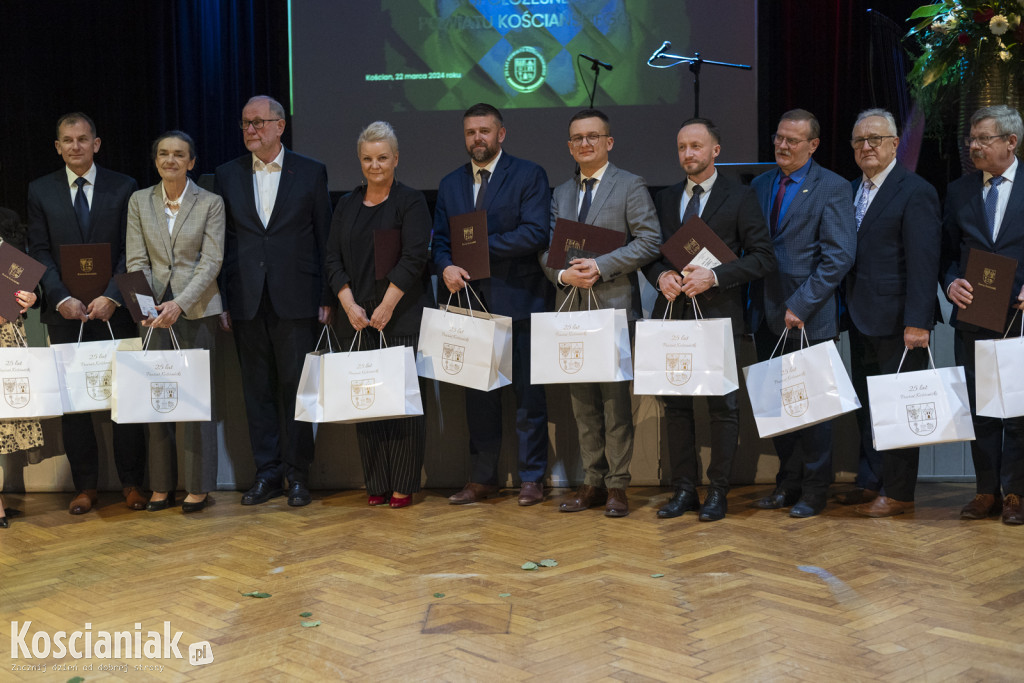 Uroczysta sesja z okazji 25-lecia powiatu