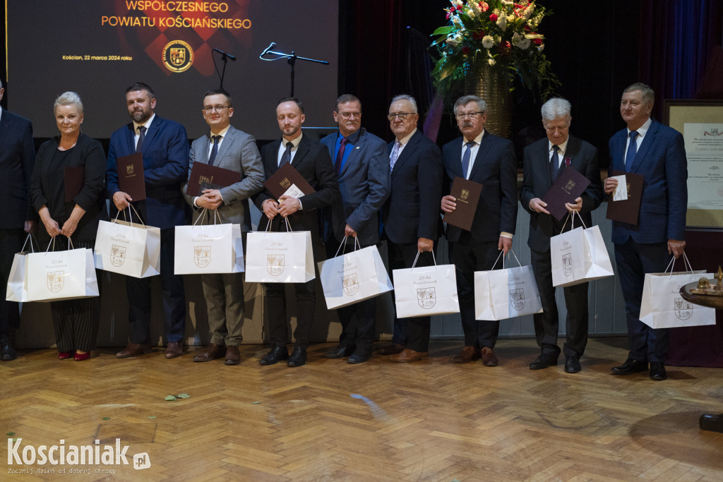 Uroczysta sesja z okazji 25-lecia powiatu