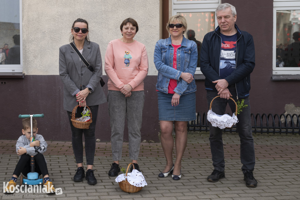 Święcenie pokarmów w Kiełczewie